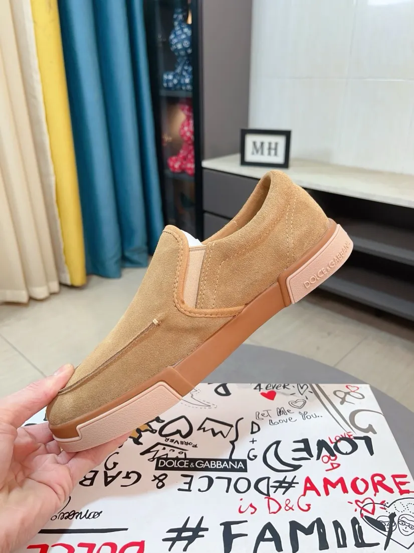 Men's shoes 💰440🌹🌹"Dolce & Gabbana DG" original imported first-layer cowhide ➕ sheepskin lining, light on the foot, comfortable, versatile, original special outsole 🔥favored by trendy men, welcome to compare quality 🔥exquisite luxury, super A level! Version comparison, no difference at all! Code number 38-46